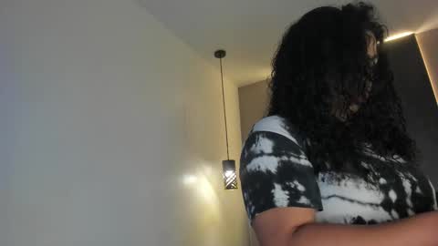  Memphis Williams  online show from November 19, 2025, 3:17 am