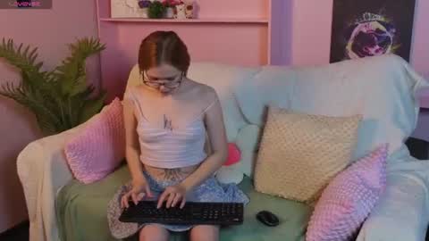 memymee_ online show from June 11, 2026, 2:53 am