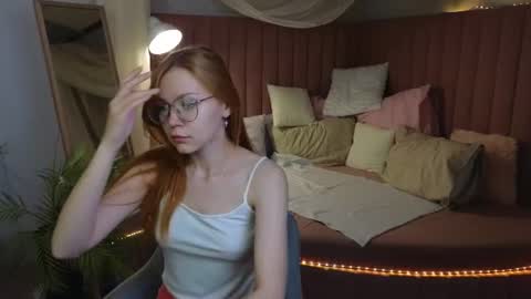 memymee_ online show from June 18, 2026, 1:28 am