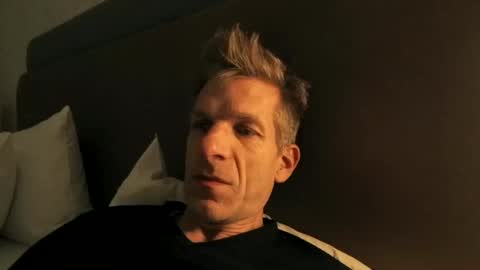 Snapshot of men2024again chatting on November 16, 2025, 5:57 am Andres online show from November 16, 2025, 5:57 am