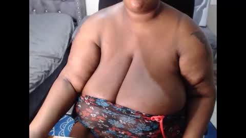 Snapshot of mency1980 chatting on November 7, 2025, 6:52 pm bigboobsass online show from November 7, 2025, 6:52 pm