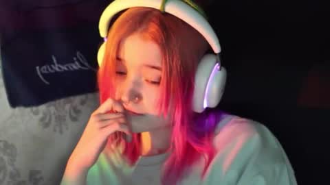 Snapshot of meowki4 chatting on February 5, 2025, 2:59 pm meowme online show from February 5, 2025, 2:59 pm