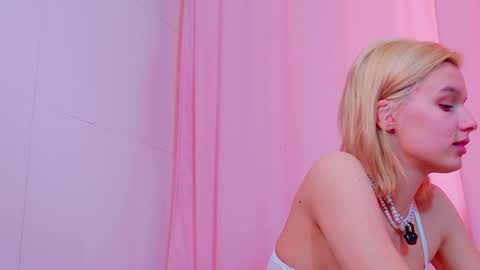 Lilu online show from April 15, 2026, 4:08 am