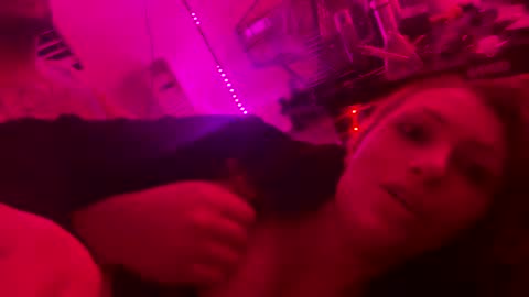 Snapshot of meowzers777 chatting on December 21, 2024, 9:33 am meowzers777 online show from December 21, 2024, 9:33 am