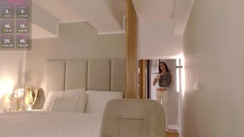 Mercedesss  online show from November 17, 2025, 4:13 pm