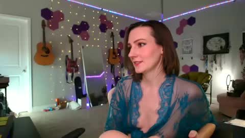 Snapshot of meredithbae chatting on December 6, 2024, 10:41 pm Meredith Bae online show from December 6, 2024, 10:41 pm