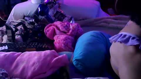 Snapshot of merelyalover chatting on January 22, 2025, 10:29 am gurlnips online show from January 22, 2025, 10:29 am