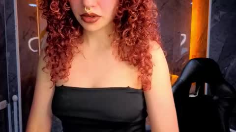 merida_b online show from December 3, 2025, 8:18 pm