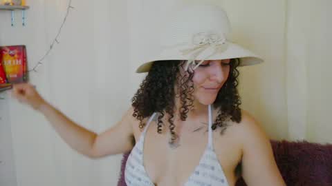 Snapshot of merida_bell18 chatting on December 24, 2024, 3:05 am Merida Bell online show from December 24, 2024, 3:05 am