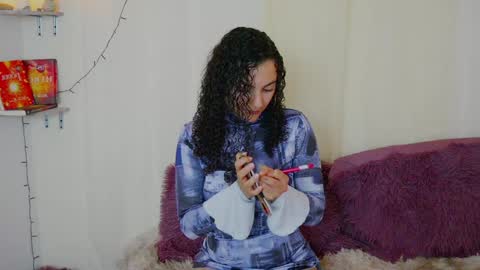 Snapshot of merida_bell18 chatting on January 14, 2025, 4:57 am Merida Bell online show from January 14, 2025, 4:57 am