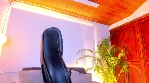 Snapshot of meridafox_ chatting on November 15, 2025, 6:15 pm MERI online show from November 15, 2025, 6:15 pm