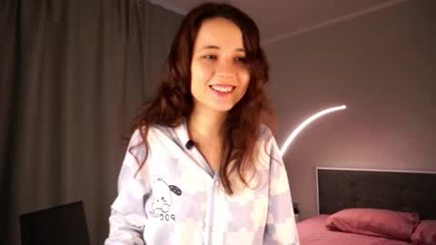 Snapshot of meridithmanfra chatting on November 1, 2025, 5:42 am Monika online show from November 1, 2025, 5:42 am