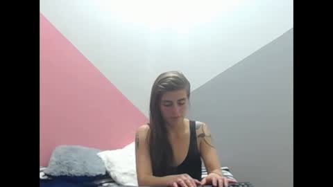 MERILY online show from November 6, 2025, 7:04 pm