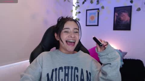 Snapshot of merilynwhithe_ chatting on October 1, 2025, 5:41 pm Merilyn online show from October 1, 2025, 5:41 pm