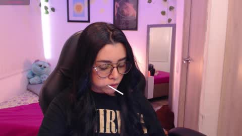 Snapshot of merilynwhithe_ chatting on October 7, 2025, 7:11 pm Merilyn online show from October 7, 2025, 7:11 pm