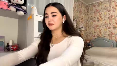 Enni online show from December 15, 2025, 6:12 pm