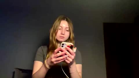 Snapshot of merlesien chatting on December 3, 2025, 12:36 pm Joan online show from December 3, 2025, 12:36 pm