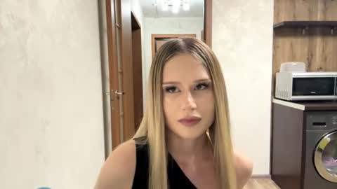 Snapshot of merrileesmoldt chatting on July 5, 2026, 1:18 pm Stefani online show from July 5, 2026, 1:18 pm