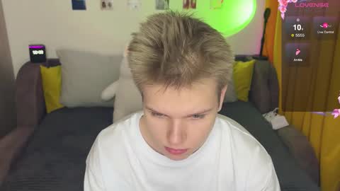 Snapshot of metratok chatting on February 2, 2026, 9:02 pm Arthur online show from February 2, 2026, 9:02 pm