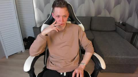 Snapshot of meverik_oushen chatting on March 31, 2026, 1:44 pm MEVERIK OUSHEN online show from March 31, 2026, 1:44 pm