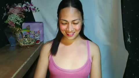 Mia online show from December 15, 2025, 1:37 pm