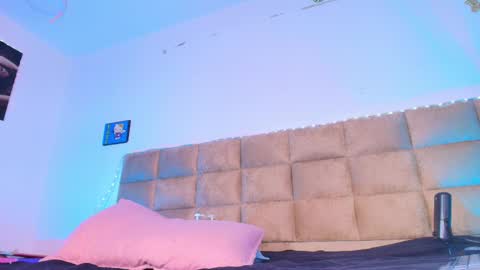 Emi online show from September 22, 2025, 7:27 pm