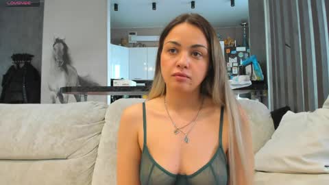 Mia online show from May 6, 2026, 2:51 am