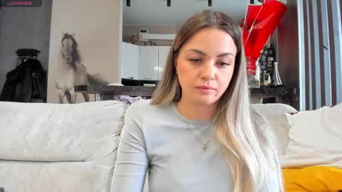 Mia online show from May 19, 2026, 3:13 am