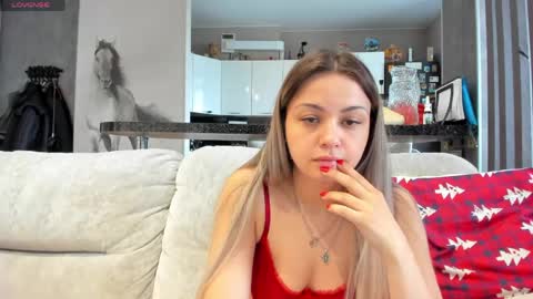 Mia online show from May 23, 2026, 6:07 am