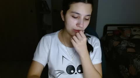 Mia online show from May 21, 2026, 5:03 am
