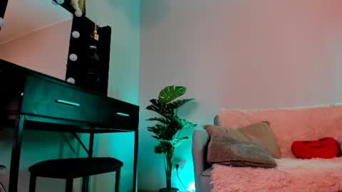Mia  Milan online show from July 26, 2026, 5:15 am