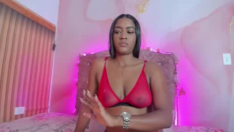 Mia online show from November 6, 2025, 11:11 am