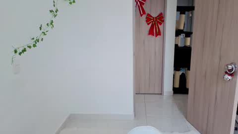 Mia adams  online show from December 14, 2025, 5:40 pm