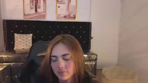 Mia  online show from September 10, 2025, 9:59 pm