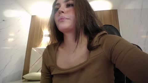 Mia  online show from October 3, 2025, 8:17 pm
