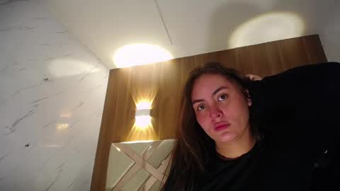 Mia  online show from October 16, 2025, 1:39 am