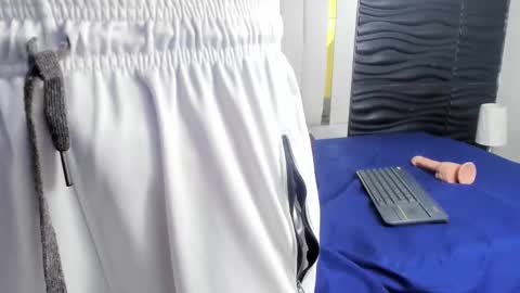 Snapshot of mia_and_lion chatting on January 7, 2025, 10:08 pm Dreams Couple online show from January 7, 2025, 10:08 pm