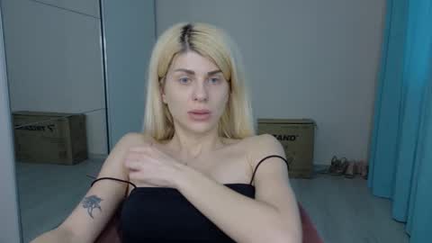 mia_angel online show from May 22, 2026, 5:18 pm
