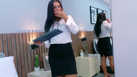 Mia Bellefort online show from April 6, 2026, 9:16 pm