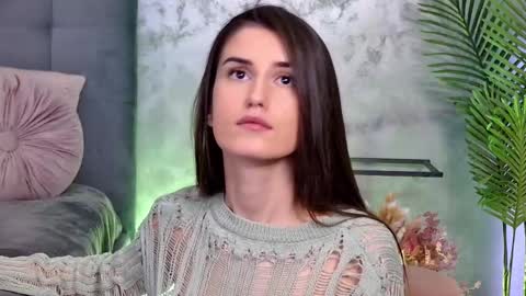 Freya Allen online show from February 17, 2025, 12:21 am