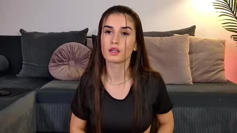 Freya Allen online show from December 16, 2025, 9:31 pm