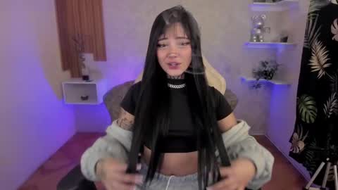 Snapshot of mia_cat05 chatting on December 6, 2024, 6:59 am Mia online show from December 6, 2024, 6:59 am
