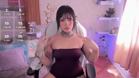 Mia online show from March 16, 2026, 8:02 pm