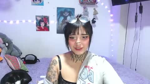 Mia online show from June 5, 2026, 6:52 am
