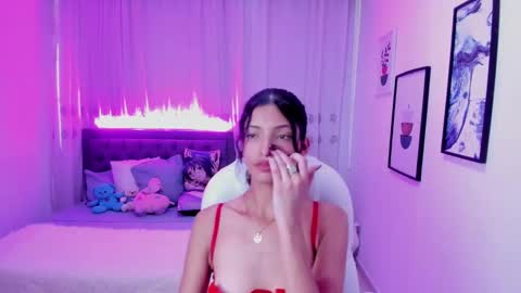 Mia online show from November 22, 2025, 7:24 pm