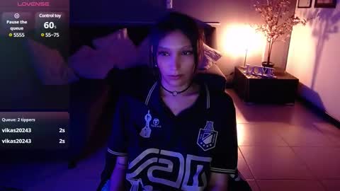 Snapshot of mia_collens_ chatting on January 8, 2025, 8:27 am MIA online show from January 8, 2025, 8:27 am