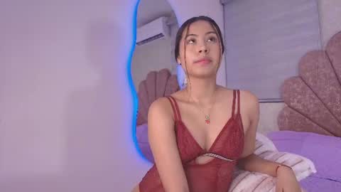 Snapshot of mia_collenss chatting on July 17, 2026, 3:35 am Mia online show from July 17, 2026, 3:35 am