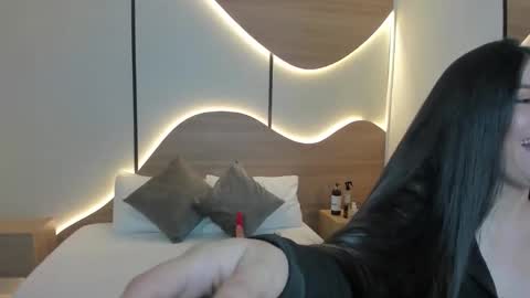 Snapshot of mia_collins96 chatting on October 24, 2025, 2:52 am M I A online show from October 24, 2025, 2:52 am