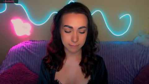 mia_cutie77 online show from November 3, 2025, 10:38 am