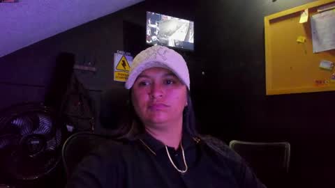 Mia daniela  online show from October 1, 2025, 5:57 am